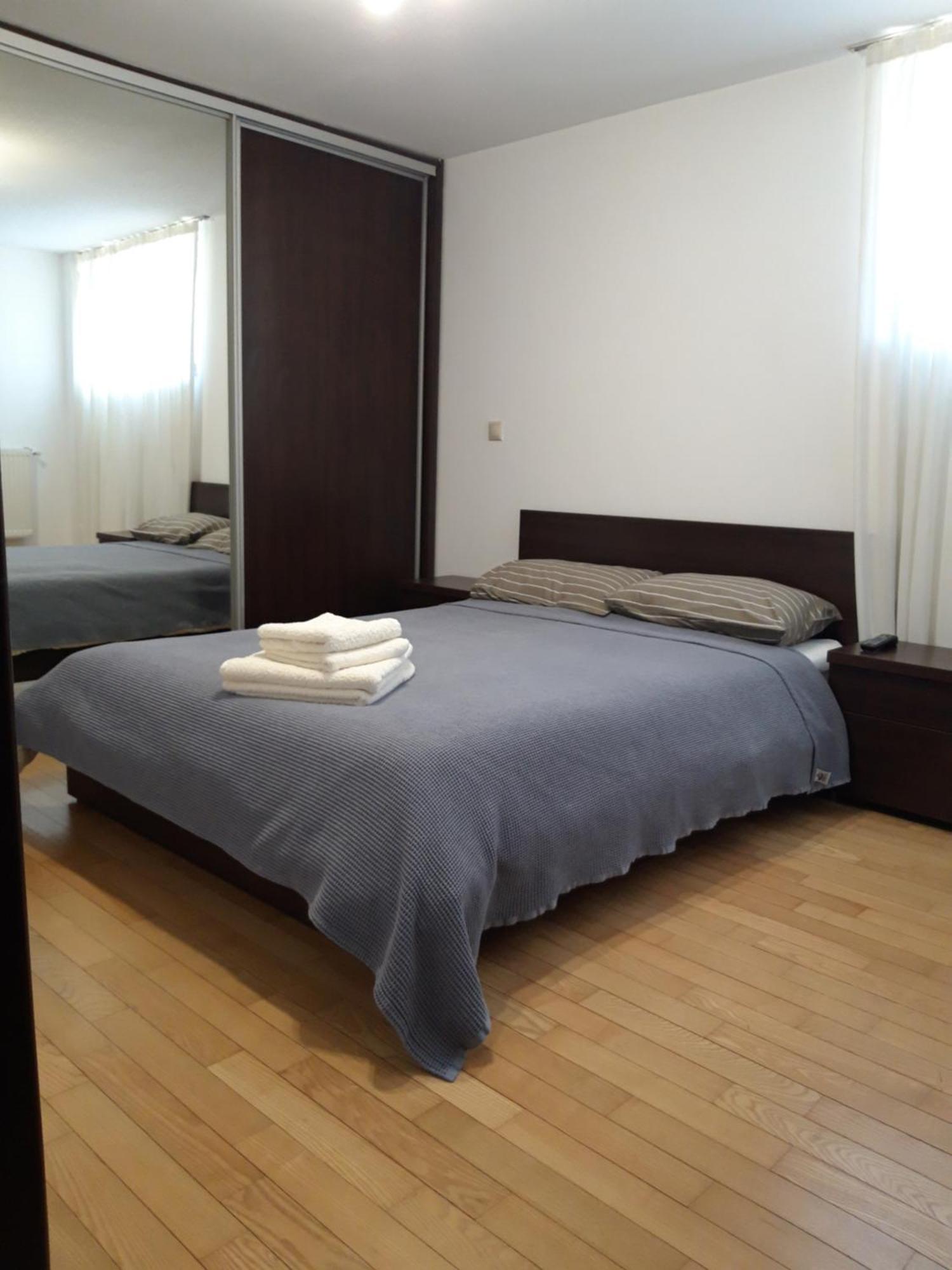 Papas Apartments Bucurestii Noi Szoba fotó